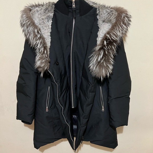 Selling a XXL Trish Long Mackage - Picture 4 of 8